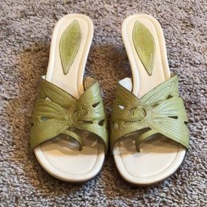 Cole Haan resort 8.5 B slides green